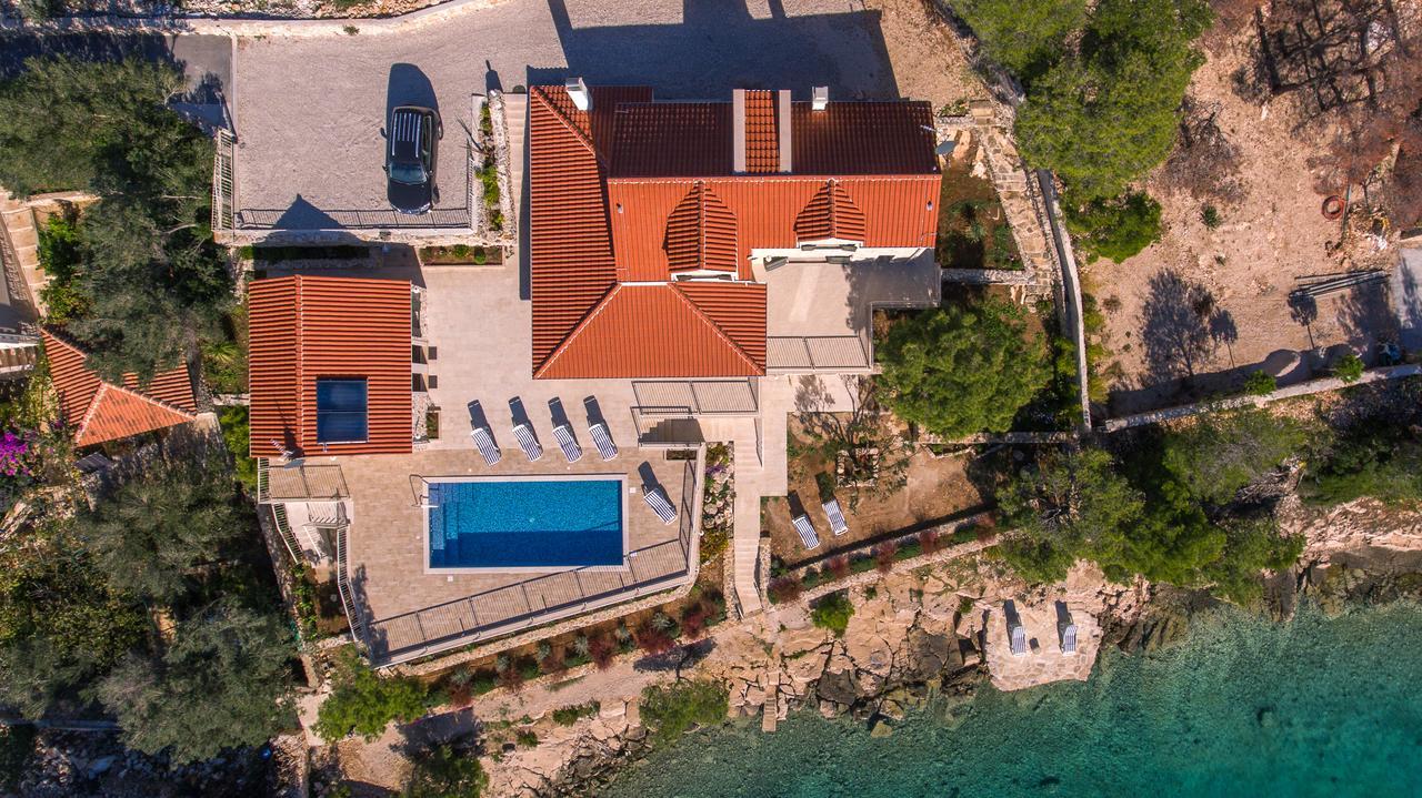 Luxury Villa Kate On Sea With Heated Pool Milna  Exterior photo