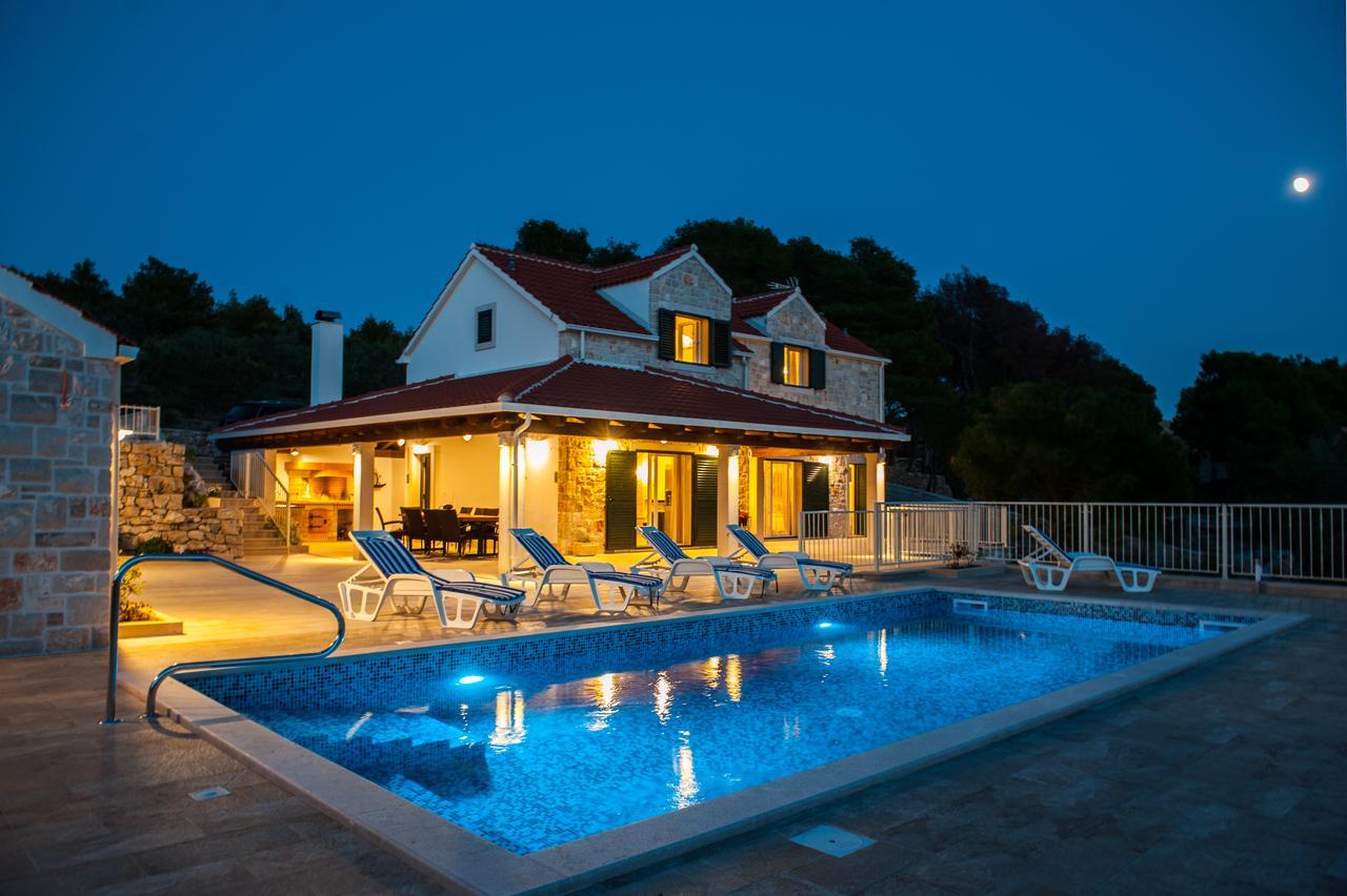 Luxury Villa Kate On Sea With Heated Pool Milna  Exterior photo