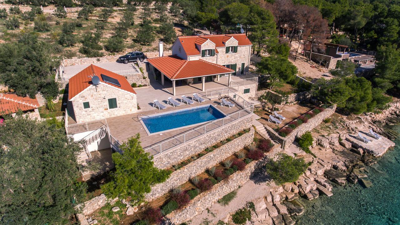 Luxury Villa Kate On Sea With Heated Pool Milna  Exterior photo